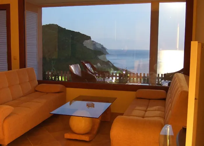 Belle Plaza Βιταλάδες